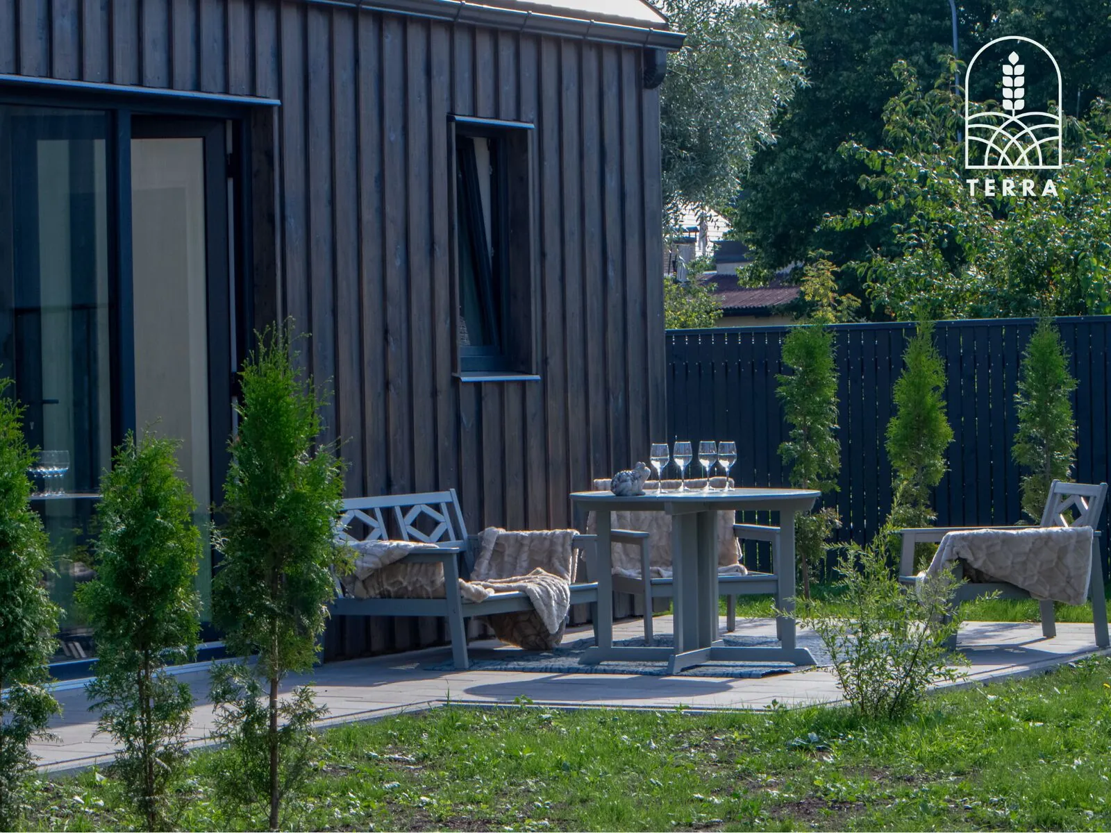 The garden terrace of Terra House with table and chairs